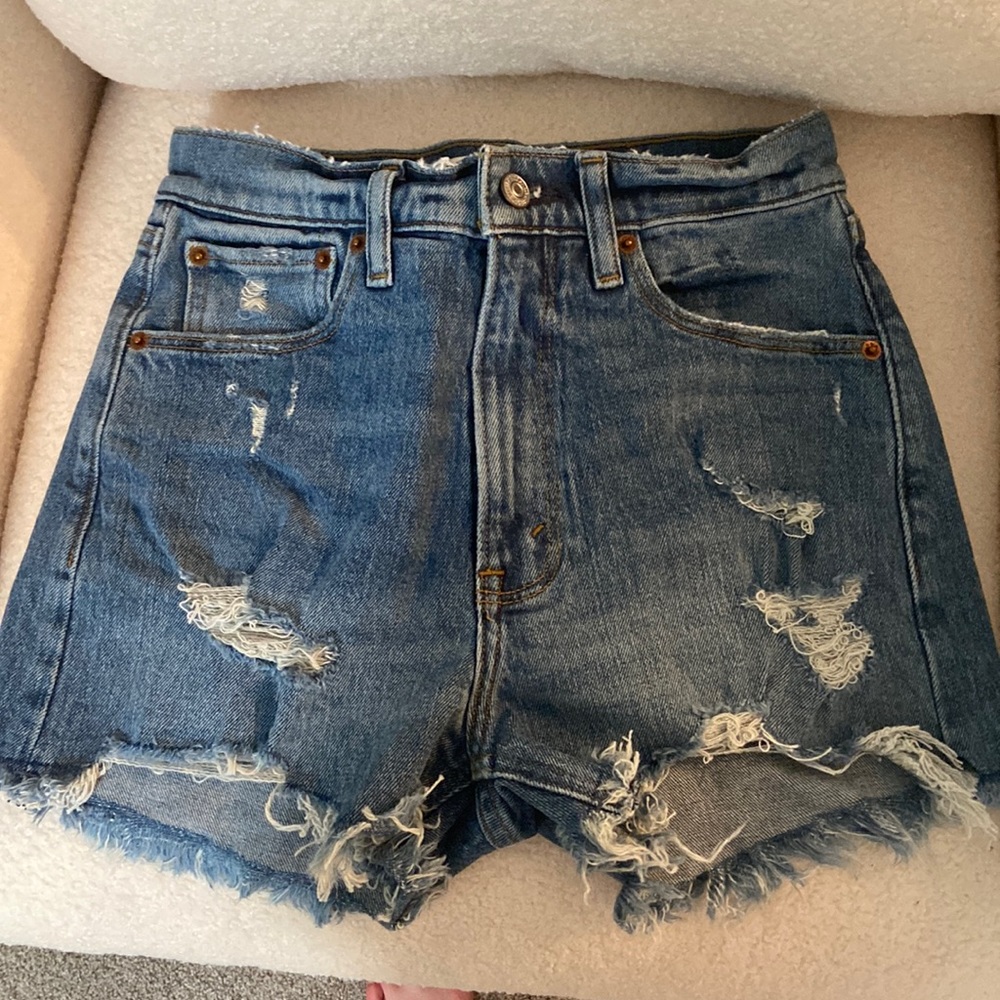 Abercrombie The Mom Short High Rise size 24/00